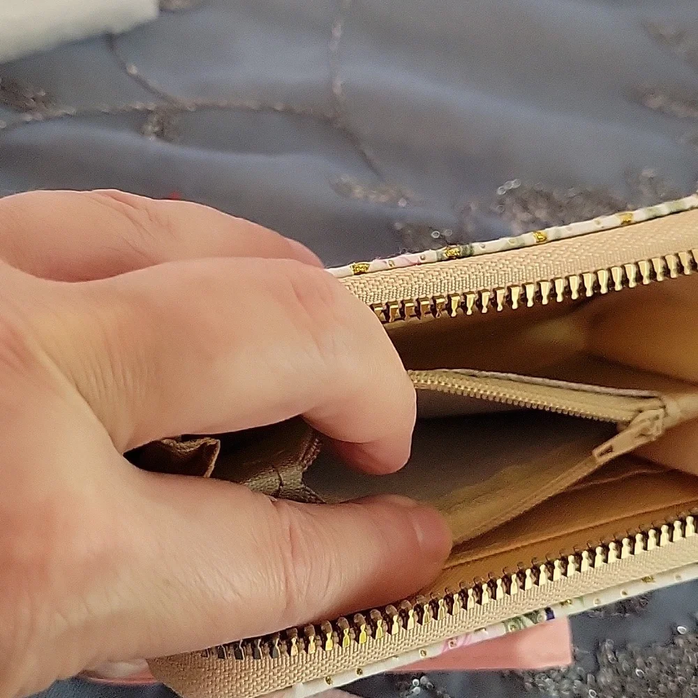 NWOT Butterfly compact wallet - Picture 5 of 5